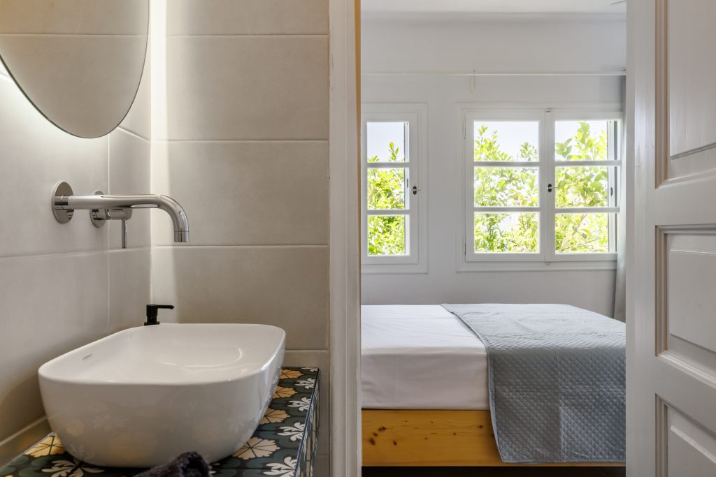 TheBotanistGuesthouse jasmine bathroom 1